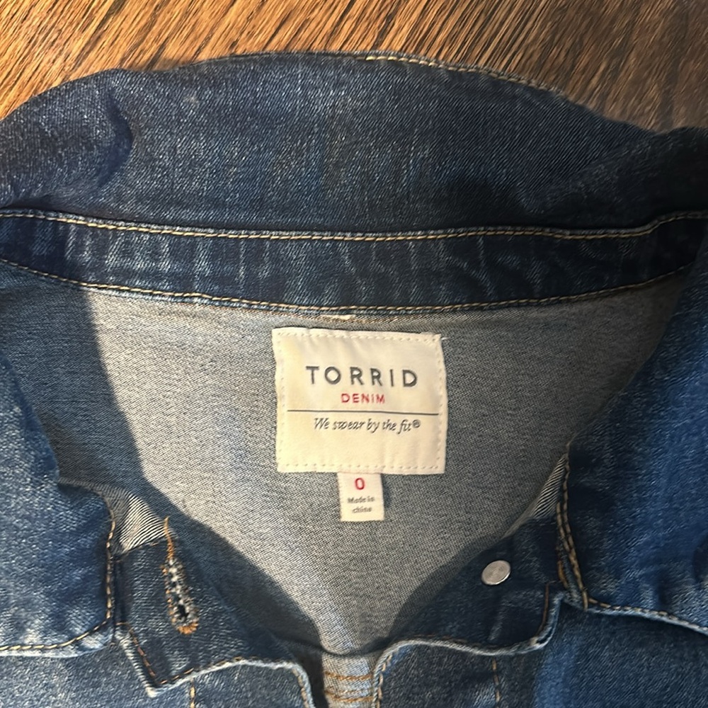Torrid women’s Jean denim blue stretch Y2K jacket size 14/16 - Picture 4 of 8